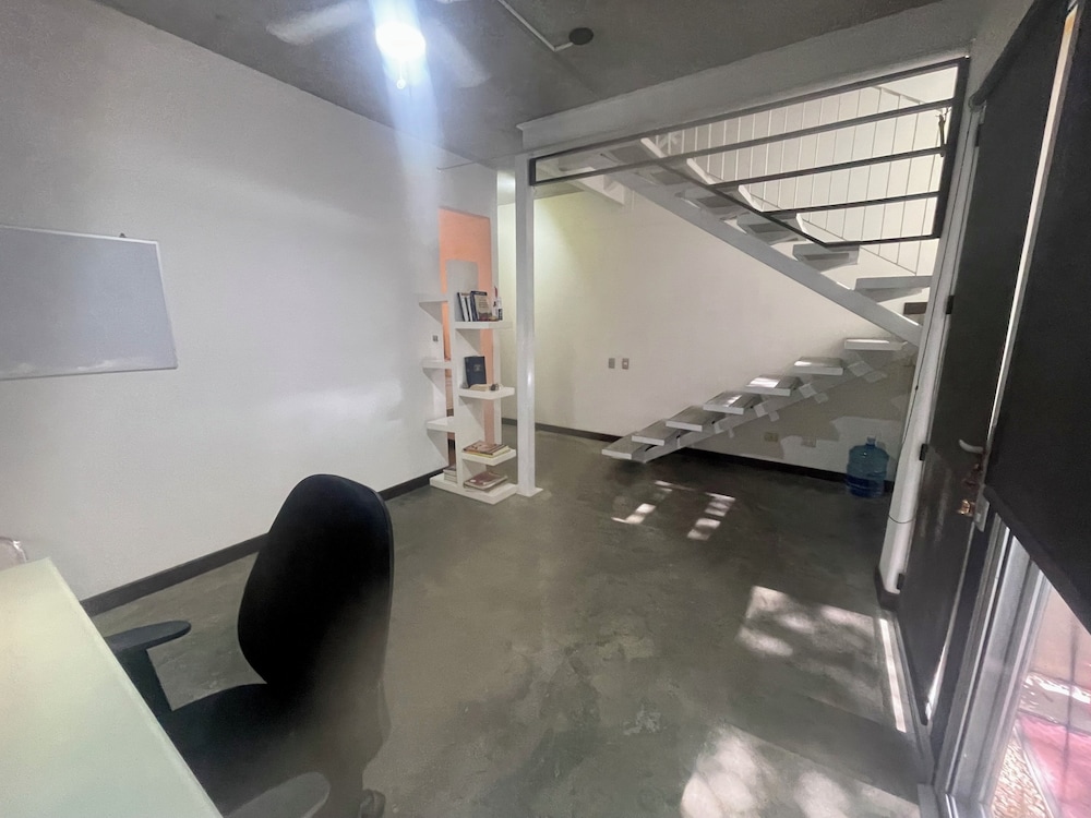 Beautiful Spacious Loft 2 Bedrooms 2 Full Baths 2 car Garage in Downtown