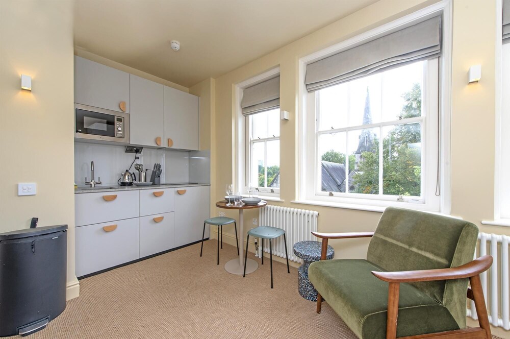 Charming Studio in Historic Primrose Hill Terrace