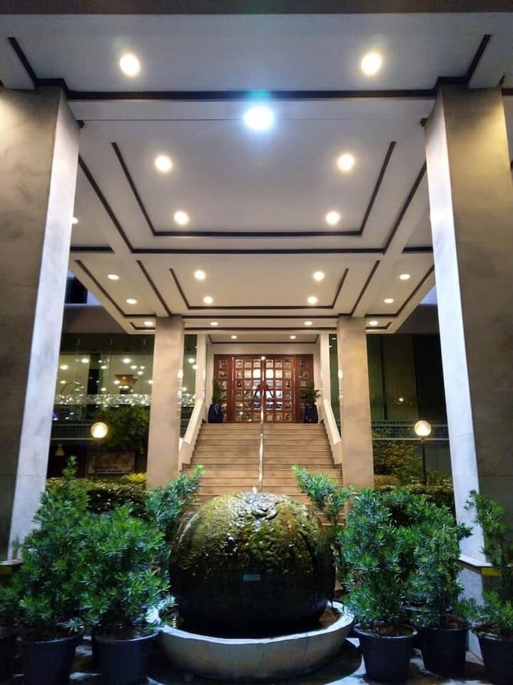 The Viangtak Riverside Hotel