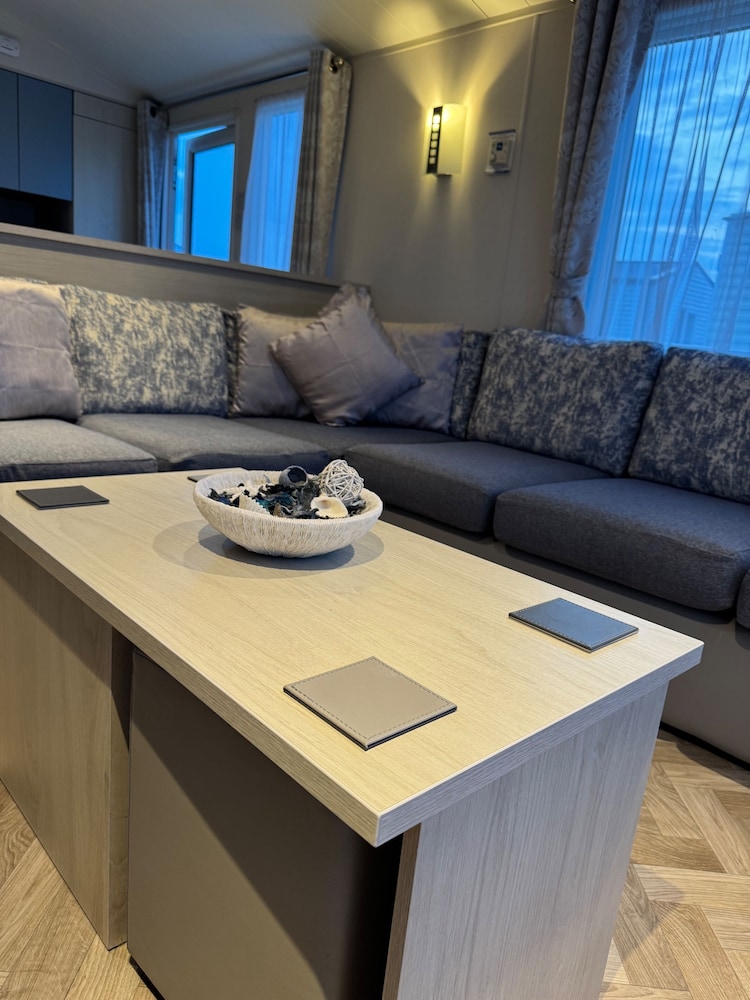 3 Bedroom Stunning Caravan Justin