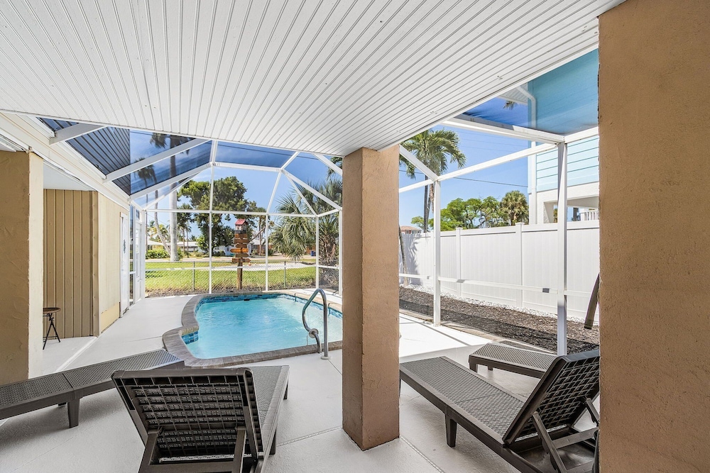 249 Pearl Paradise: 3br/3ba Pool Home! 3 Bedroom Home