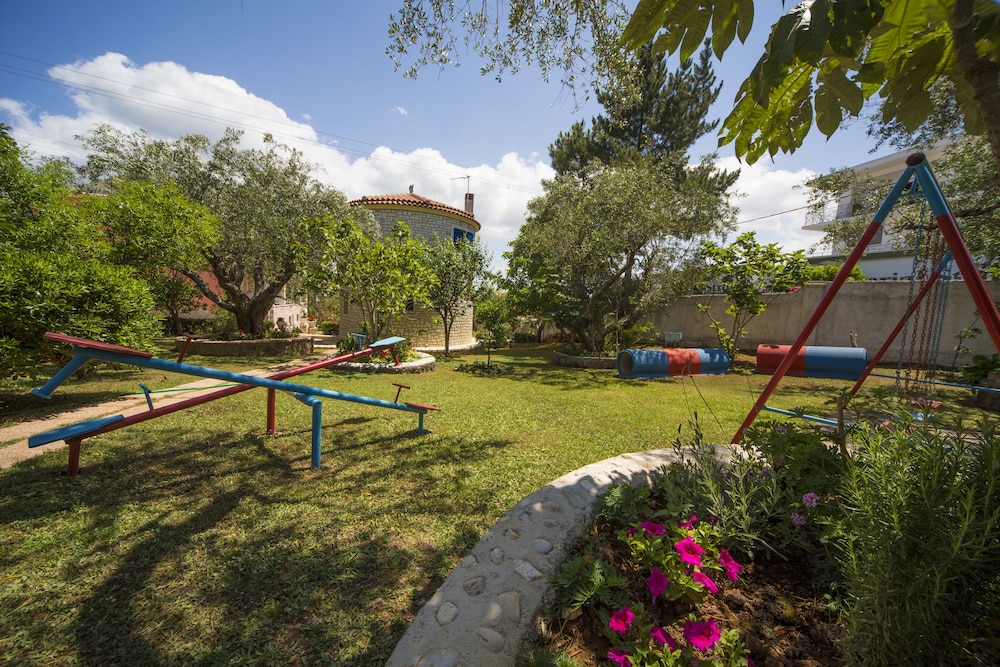 Mathraki Resort