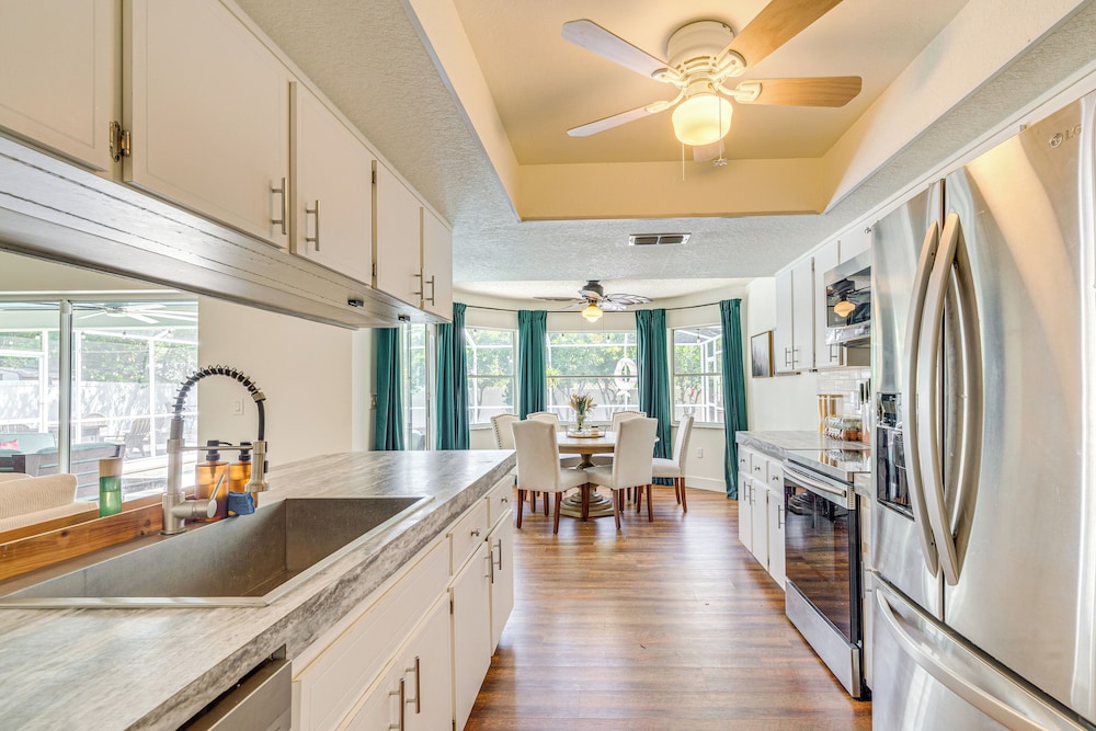 Private Pool & Lanai: Spring Hill Oasis