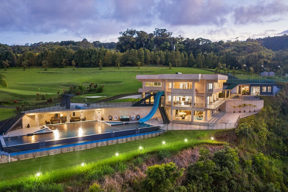 Waterfalling Estate in Ninole