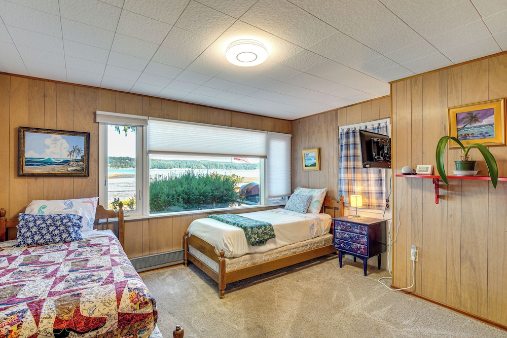 Across Water From Belfair SP: Hood Canal Cottage!