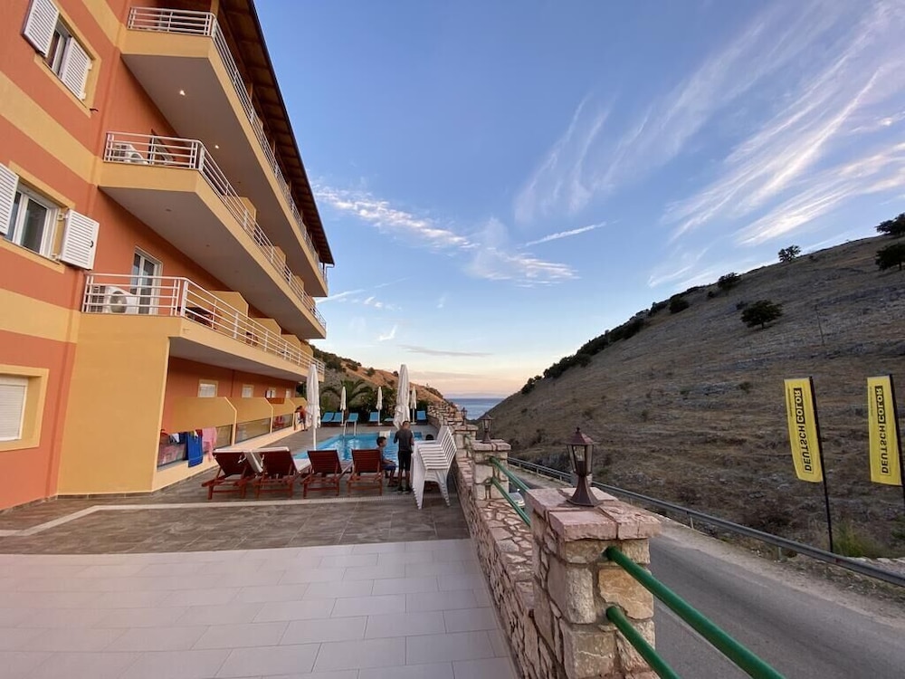 Karos Hotel Llaman