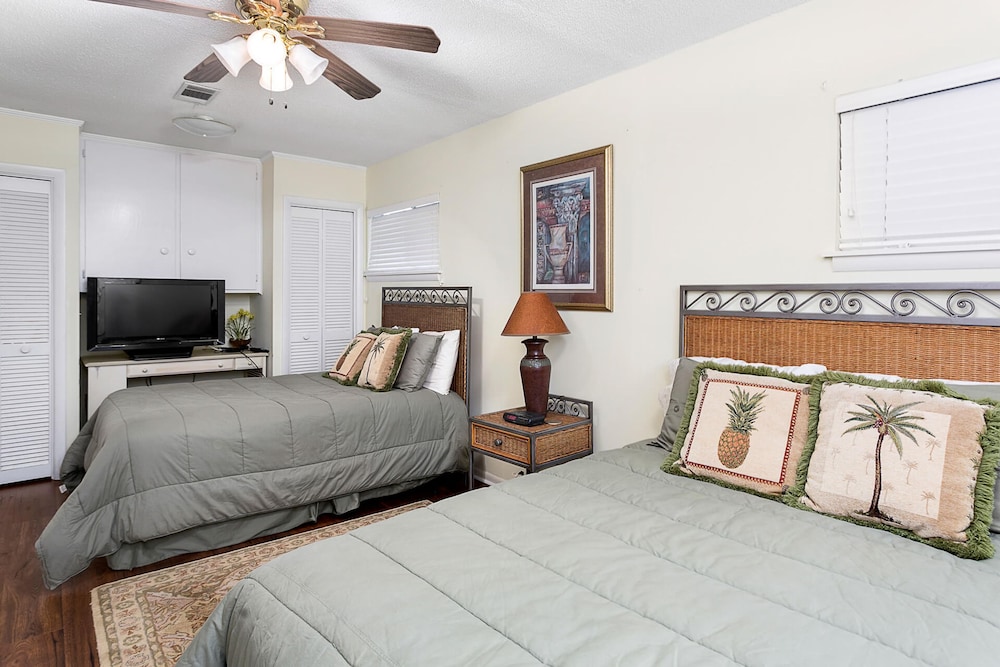 St Simons Island Vacations - 11908 Old Demere Rd by Hodnett Cooper - Property Image 3