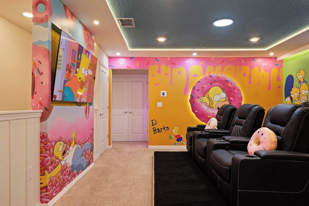 Luxurious Windsor Cay Villa Private Pool, Epic Game Room & Minutes to Disney!