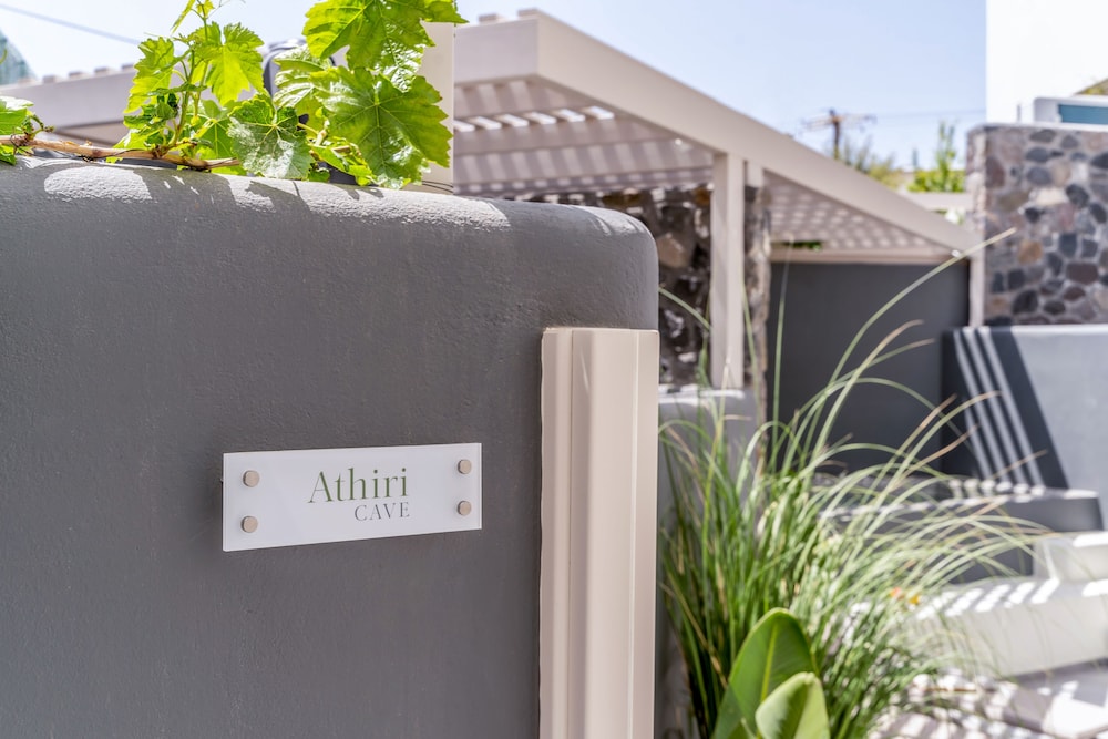 Wine and Yard Caves photo 1