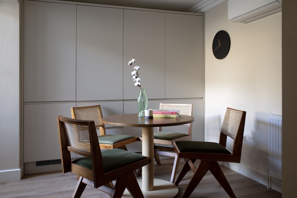 Gulaid House Knightsbridge by Bob W London