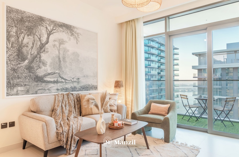 Manzil - Stylish 1BR in Emaar Beachfront