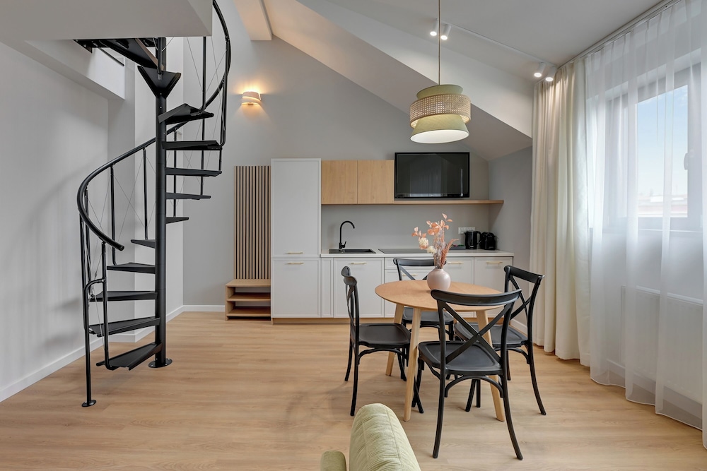 Waterlane Vintage Fitness & Parking by Downtown Apartments