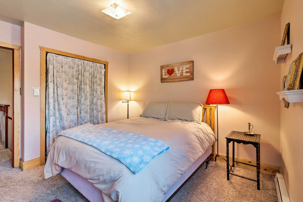 Dog-friendly Frisco Escape: Walk Downtown! view 5