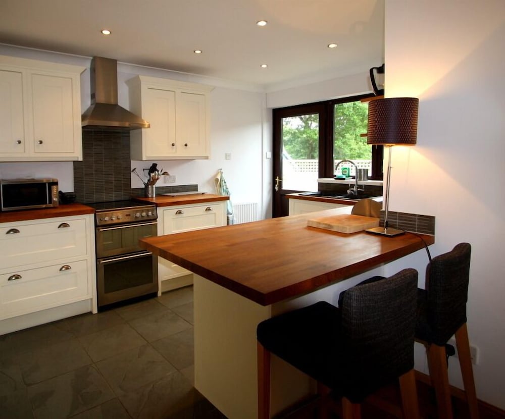 Hafan Heli - Luxury Cottage Near to Beach Pet Friendly view 2