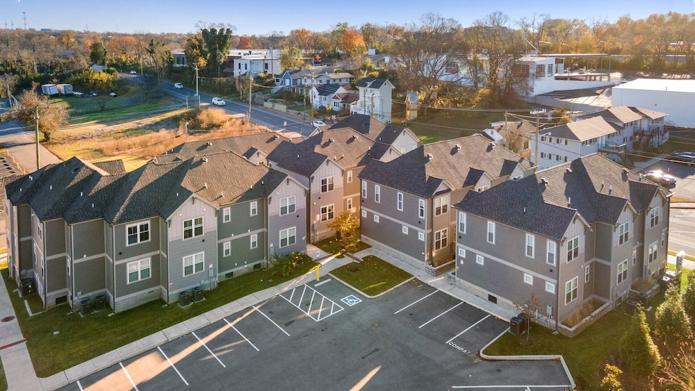 Hart Suite 14 by Avantstay Gorgeous Town House w/ Modern Amenities in Nashville!
