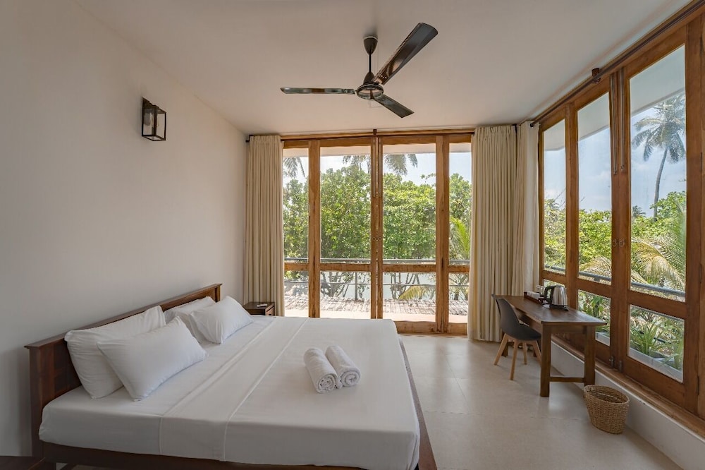 Ko Lake Villa Rooms lakeside Beach