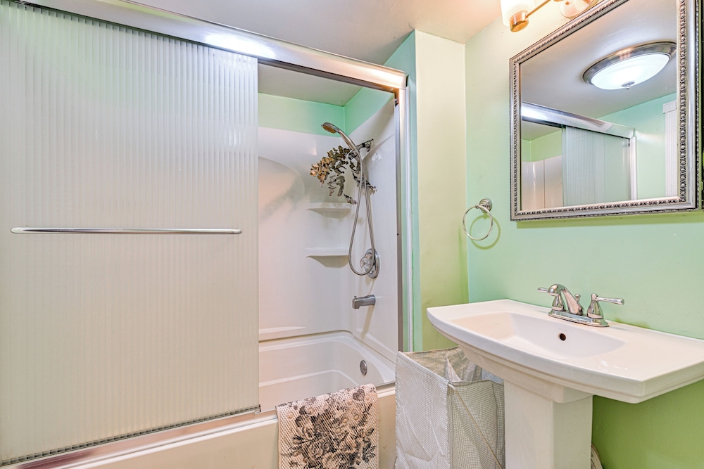 Close to Airport: Home in the Heart of Charlotte!