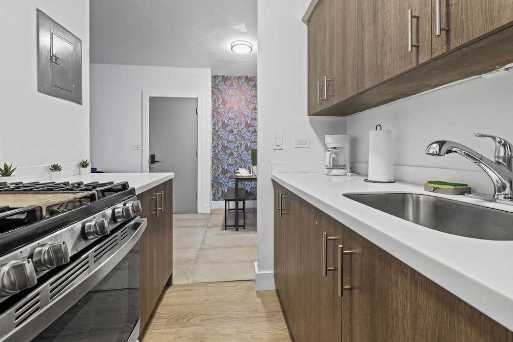 Harding Avenue Apartments by Andes STR