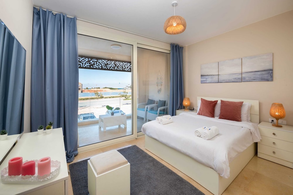 Xuru Stays I Sparky & Summery 2 BDR @ Mangroovy Free Beach & Pool Access