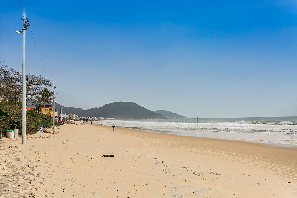 Apto em Condominio pe na Areia, c/ Piscina Mhr308