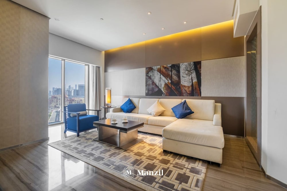 Elegant 3BR With Pool Near Wafi Mall Dubai Frame