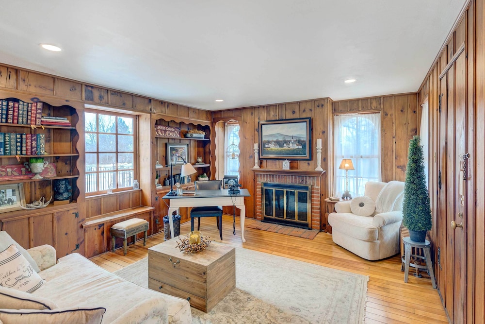 Historic Brookfield Farm Home ~ 14 Mi to Milwaukee view 5