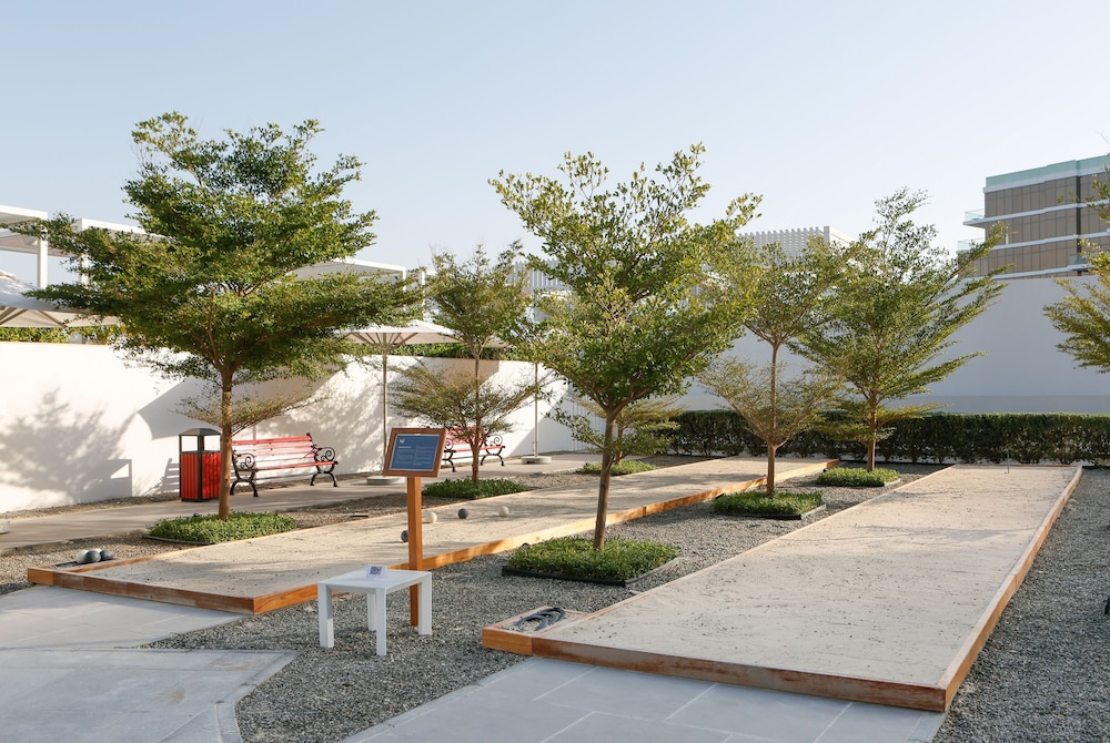 Th8 Palm Dubai Beach Resort, Vignette Collection by IHG