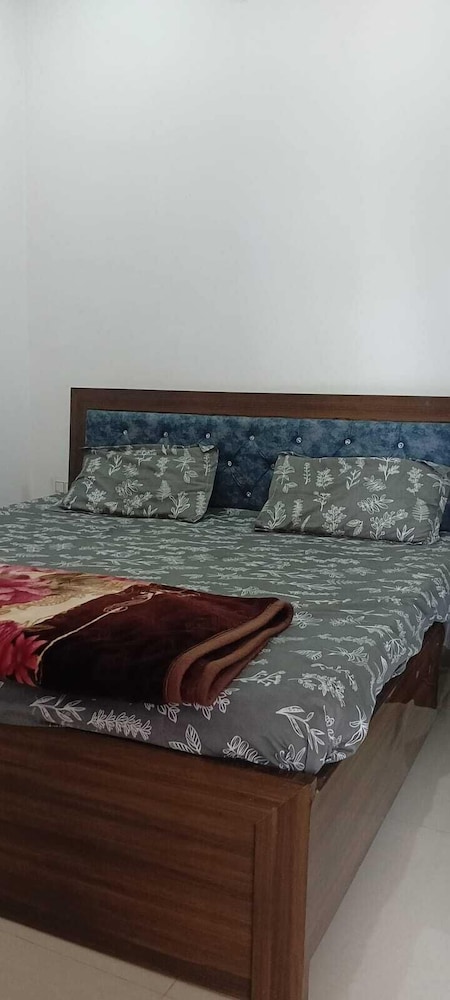 Kanak Hotel & Restaurant