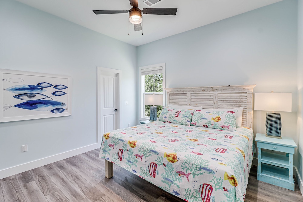 Fishtastic Sp103 4 Bedroom Home by RedAwning view 5