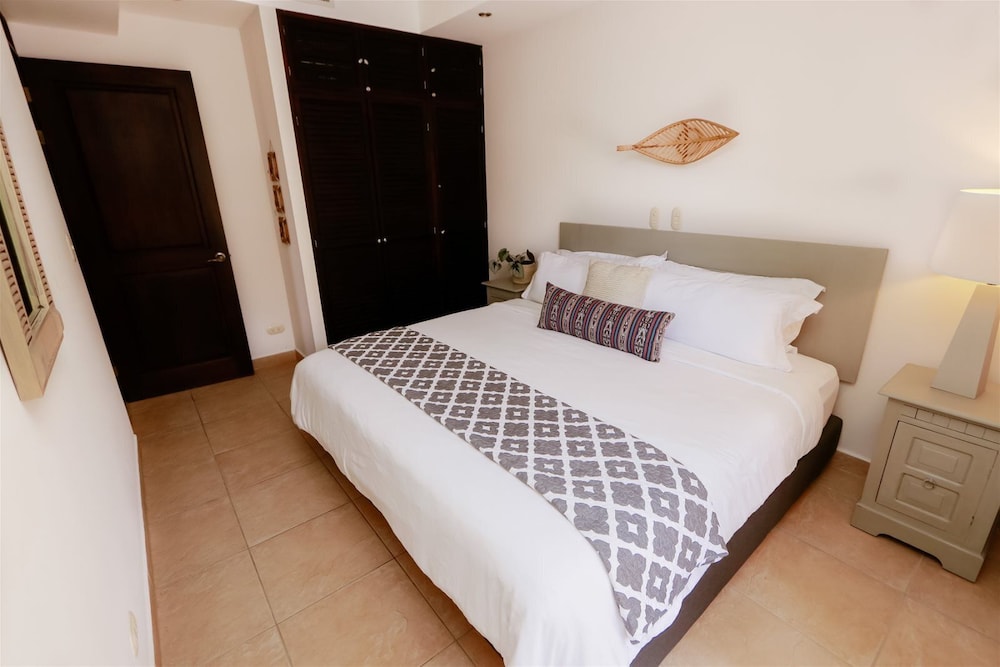 BE 1A Absolute 2BR Oceanfront Luxury Condo view 5