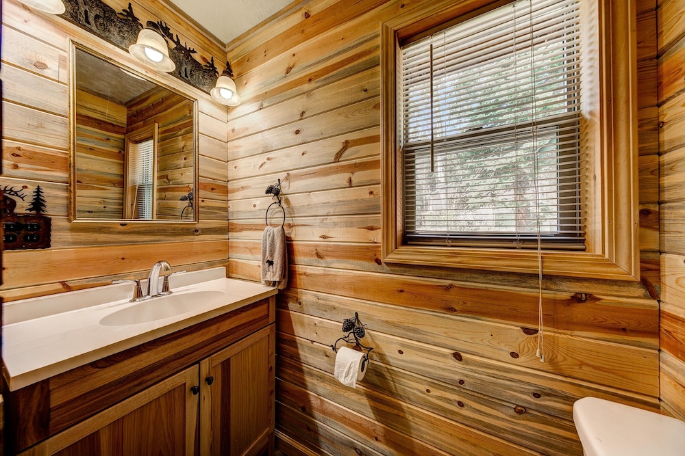 Longs Peak Cabin - Monthly Long-term Vacation Rental 30 Days -- Estes Park 3 Bedroom Cabin by RedAwning - Property Image 40