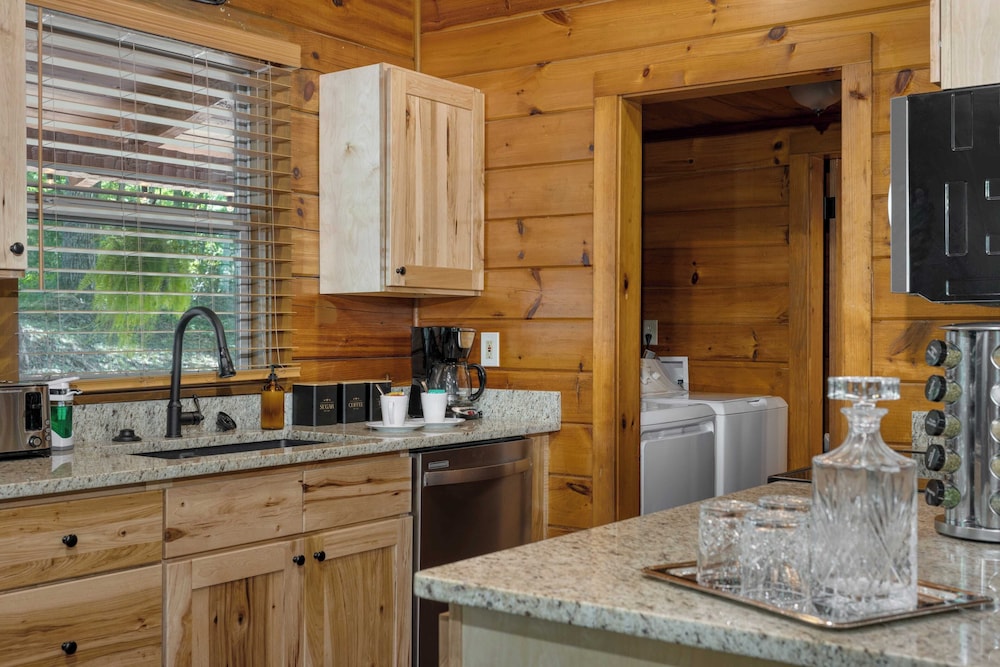 Sleeps 20 3 Cabins w/ Hot Tubs, Game Room, Fire Pit Dudley Trio by Avantstay