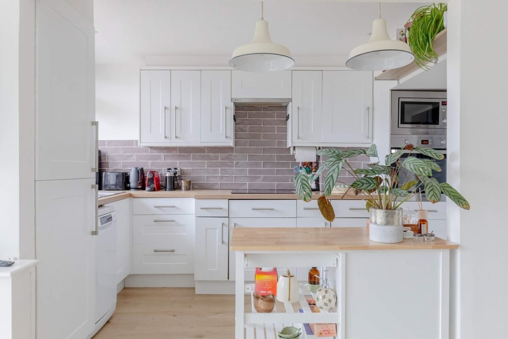 Scandi-style 2BD Maisonette W/garden Brick Lane!