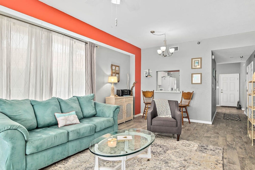 Oceanview Top-floor Penthouse in Surf Club Beach Pool Access