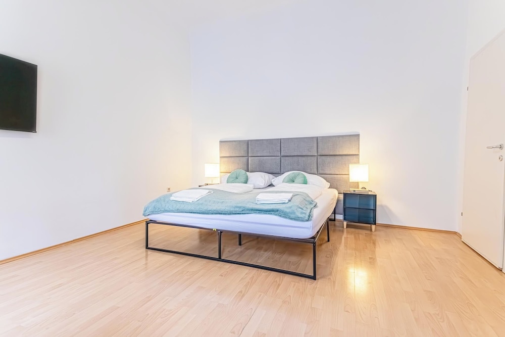 Budget 2BR Apt for 5 Wiener Stadthalle