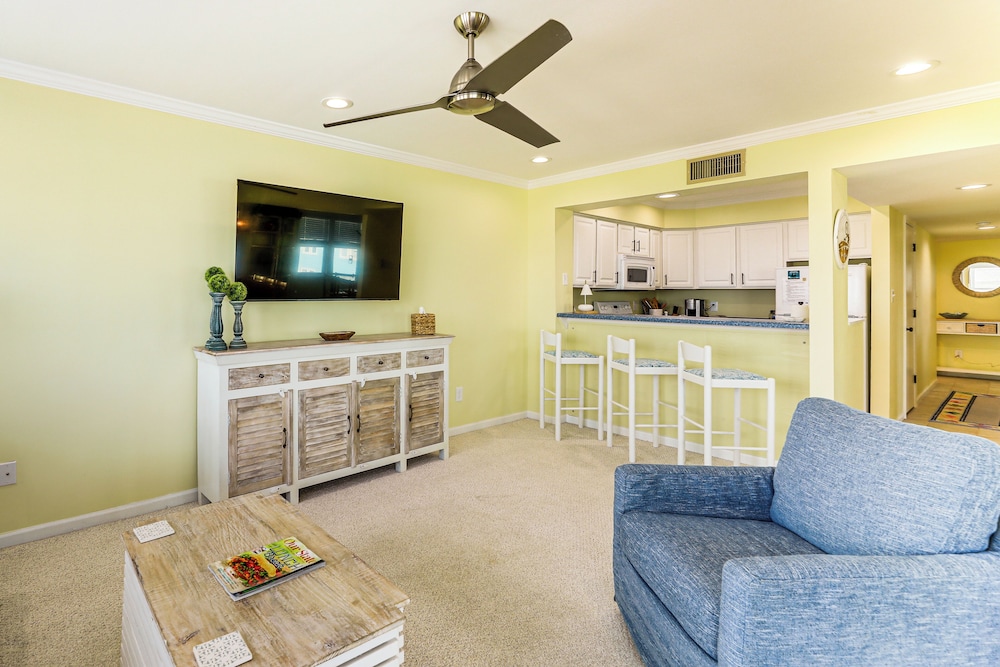 Marina Views, Walk to Beach: Atlantic Beach Condo!