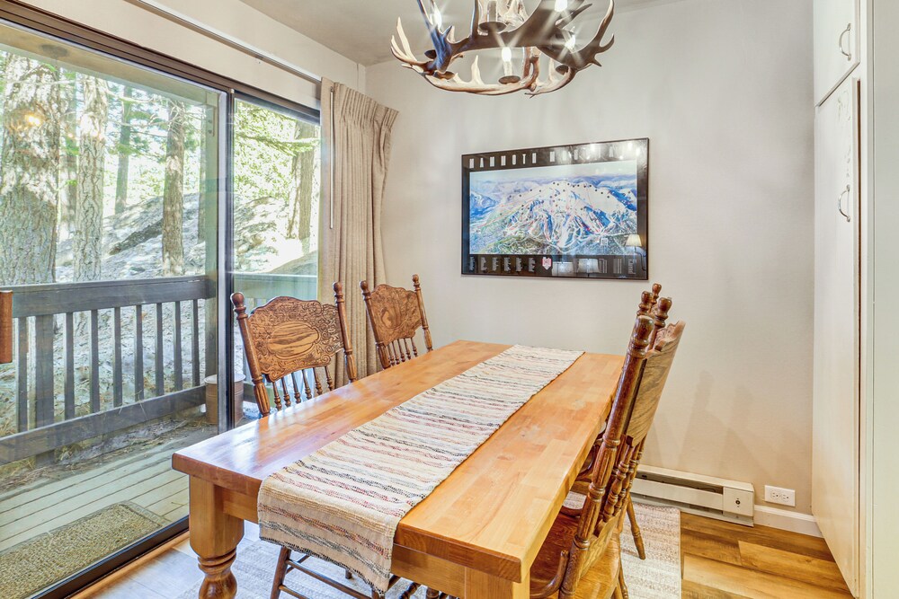 Walk to Shops & Eats: Mammoth Lakes Condo w/ Pool