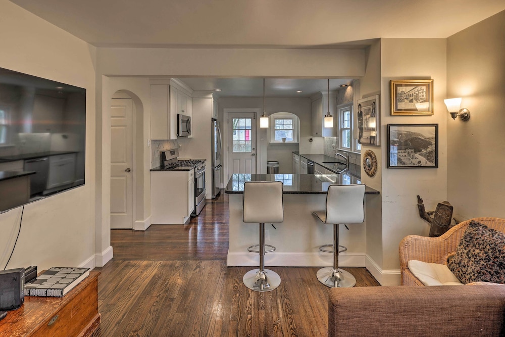 Bridgeport Vacations - Bridgeport Vacation Rental - Walk to Beach! - Property Image 10