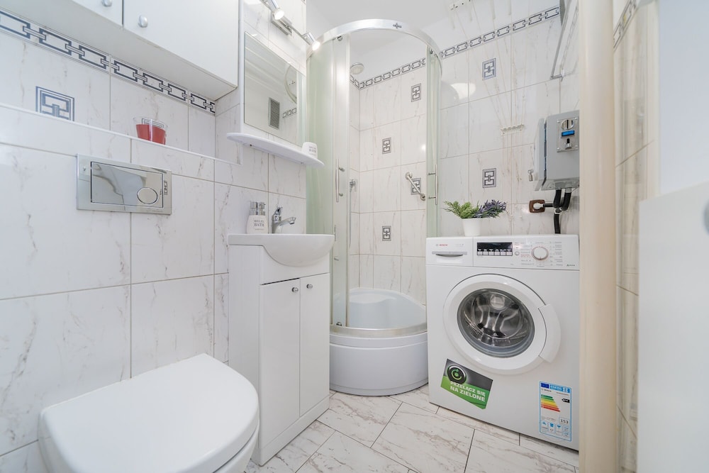 UNIT Short Rent Apartment by Warsaw Metro Station