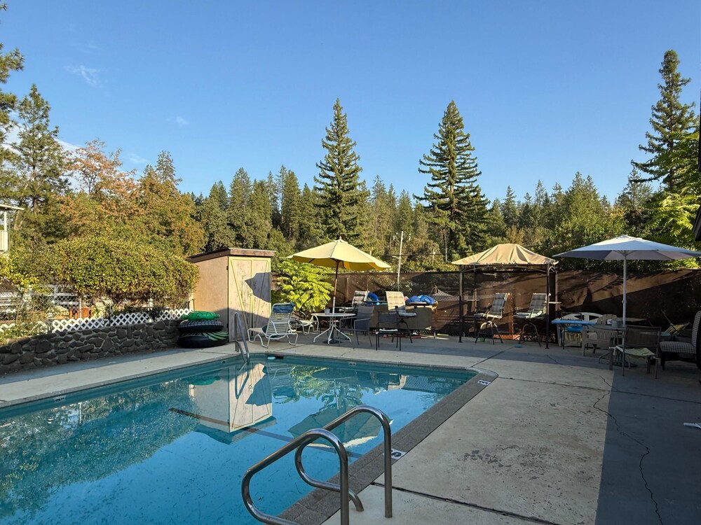 Columbia Inn Motel CA 49