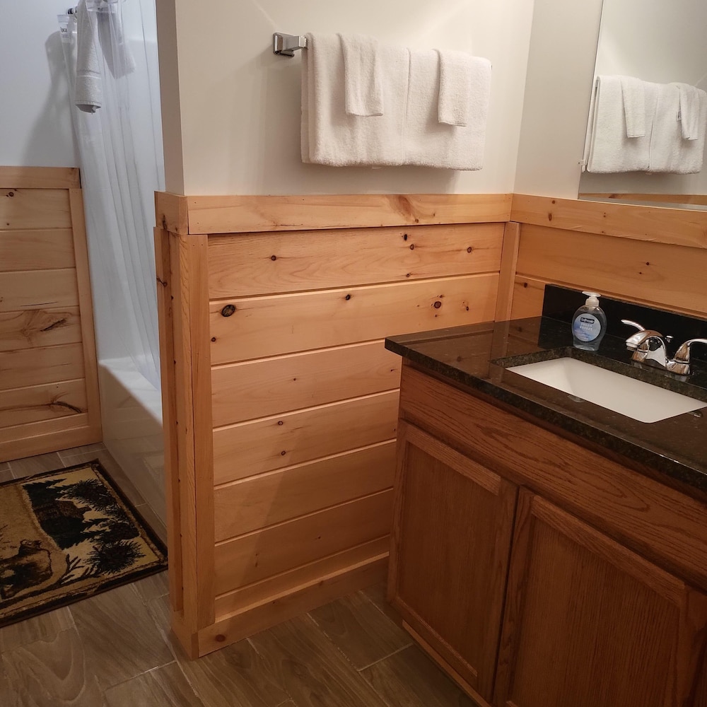211 Misty Mountain Getaway 4 Bedroom Cabin