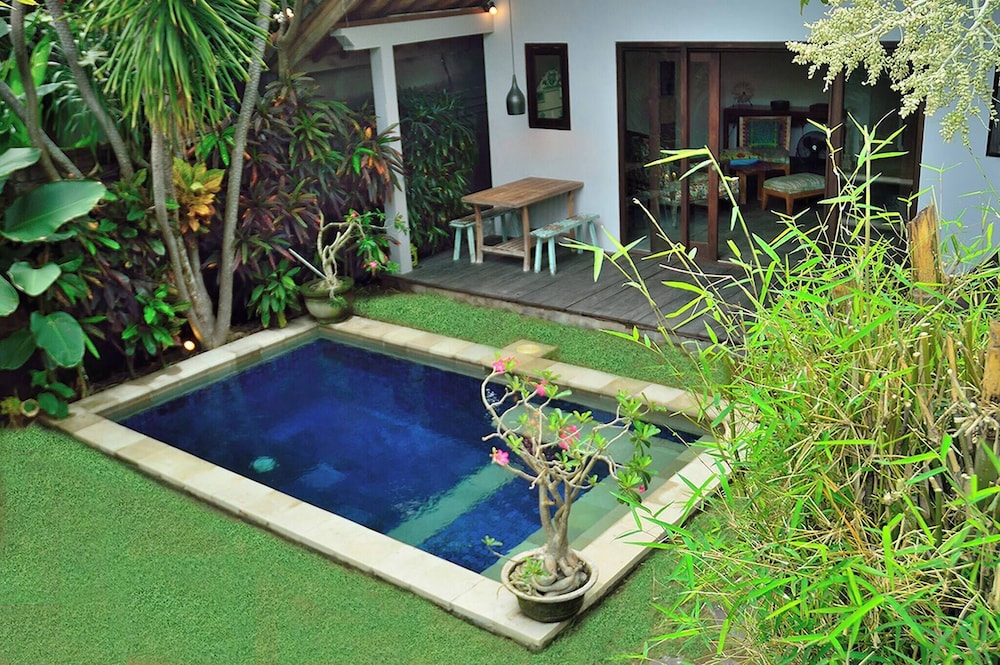 Lush 1 BR Private Pool Villa Inseminyak