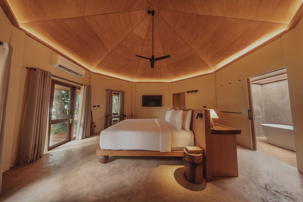 Kira Baya Koh Samed