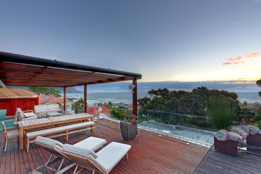 Sea View 3bed Apt w Pool Near Beaches Glen Sunsets