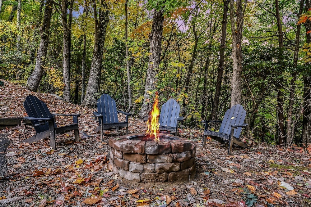 Smoky Mountain Bliss 2 Bedroom Cabin