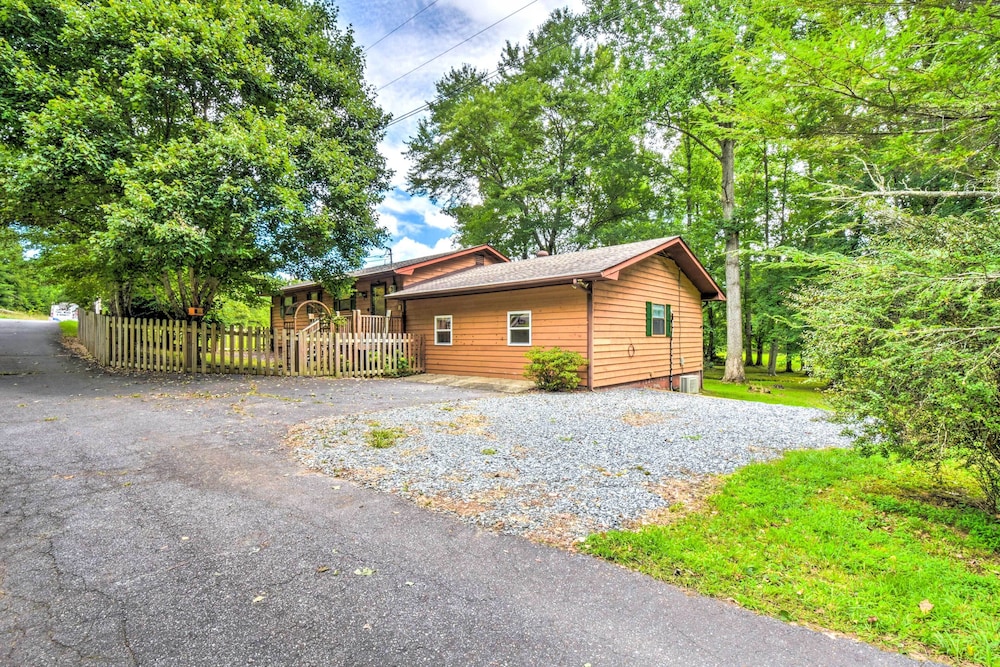 Grand Murphy Cabin w/ Fire Pit & Game Room! view 5
