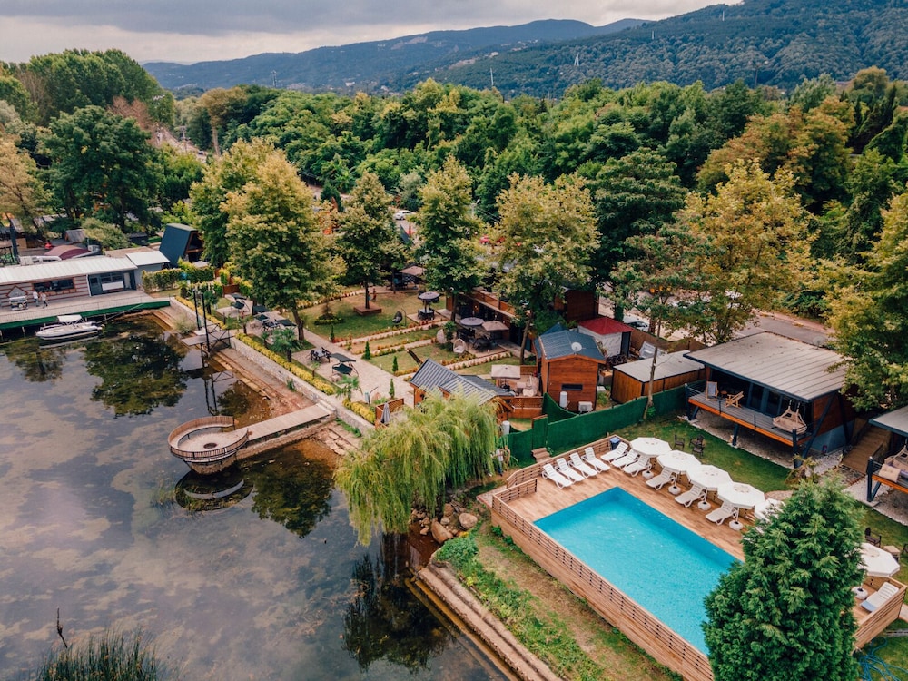 SAPANCA KIYI BUNGALOV