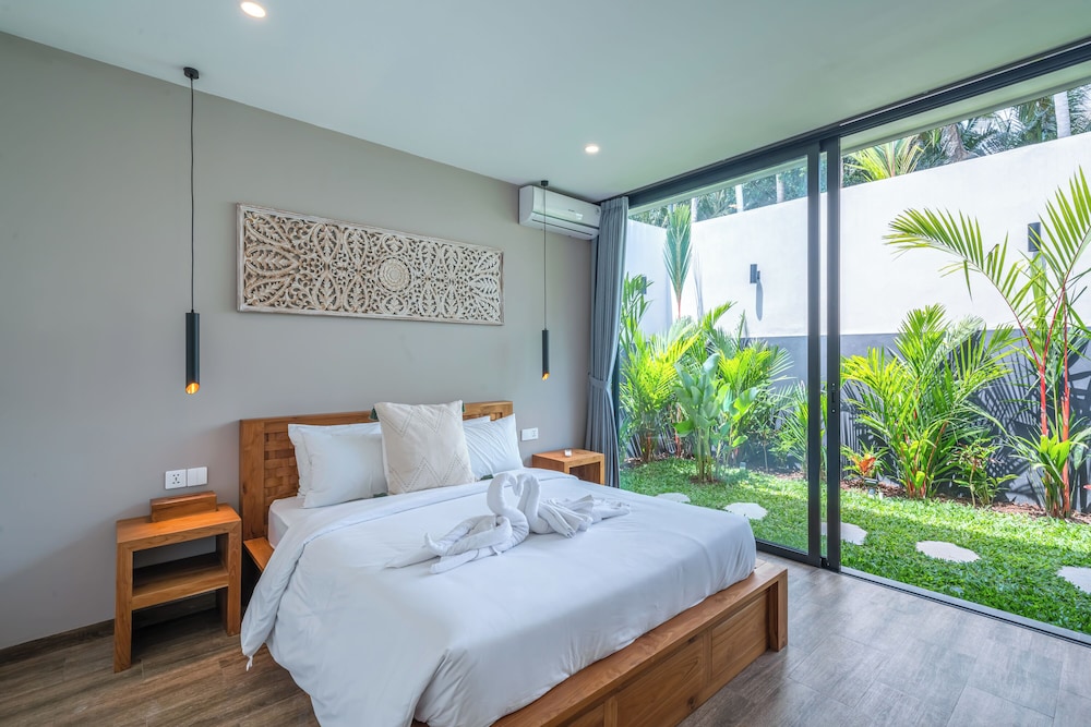 Xanadu - 5BR Ubud Designer Villa, Pool with Rice Fields Views