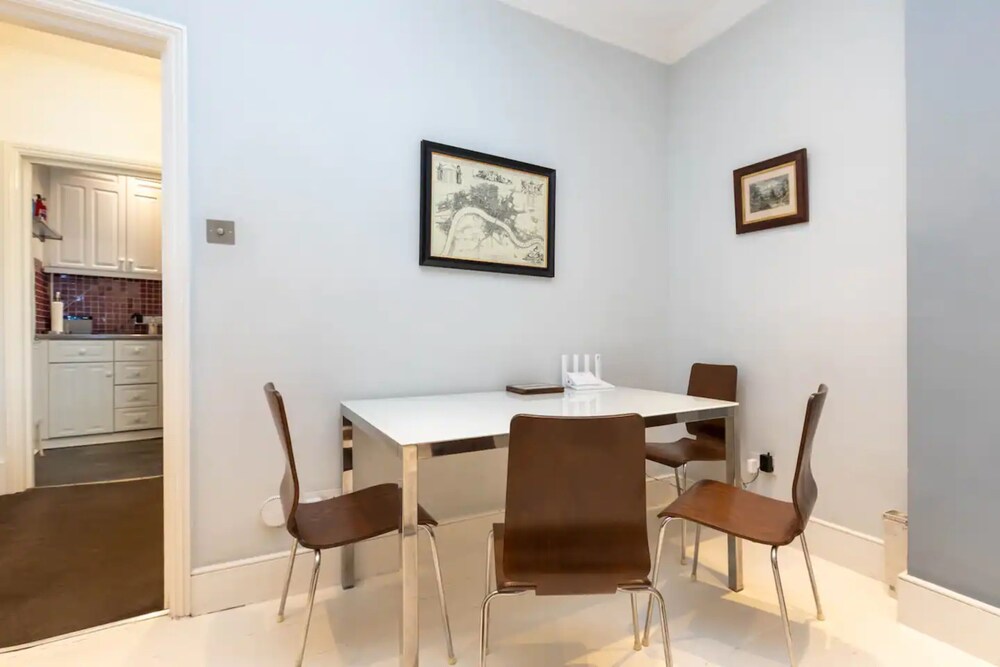 2 Bedroom 2 Bathroom Victorian Maisonette in Barbican