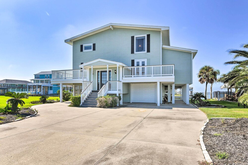 Waterfront Deck: Charming Galveston Home! view 5
